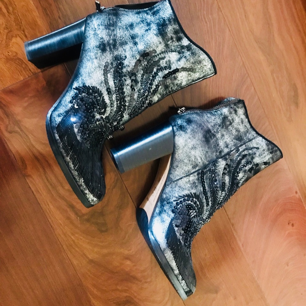 High heel boots
